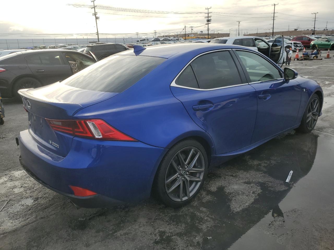 2016 Lexus IS - Image 3