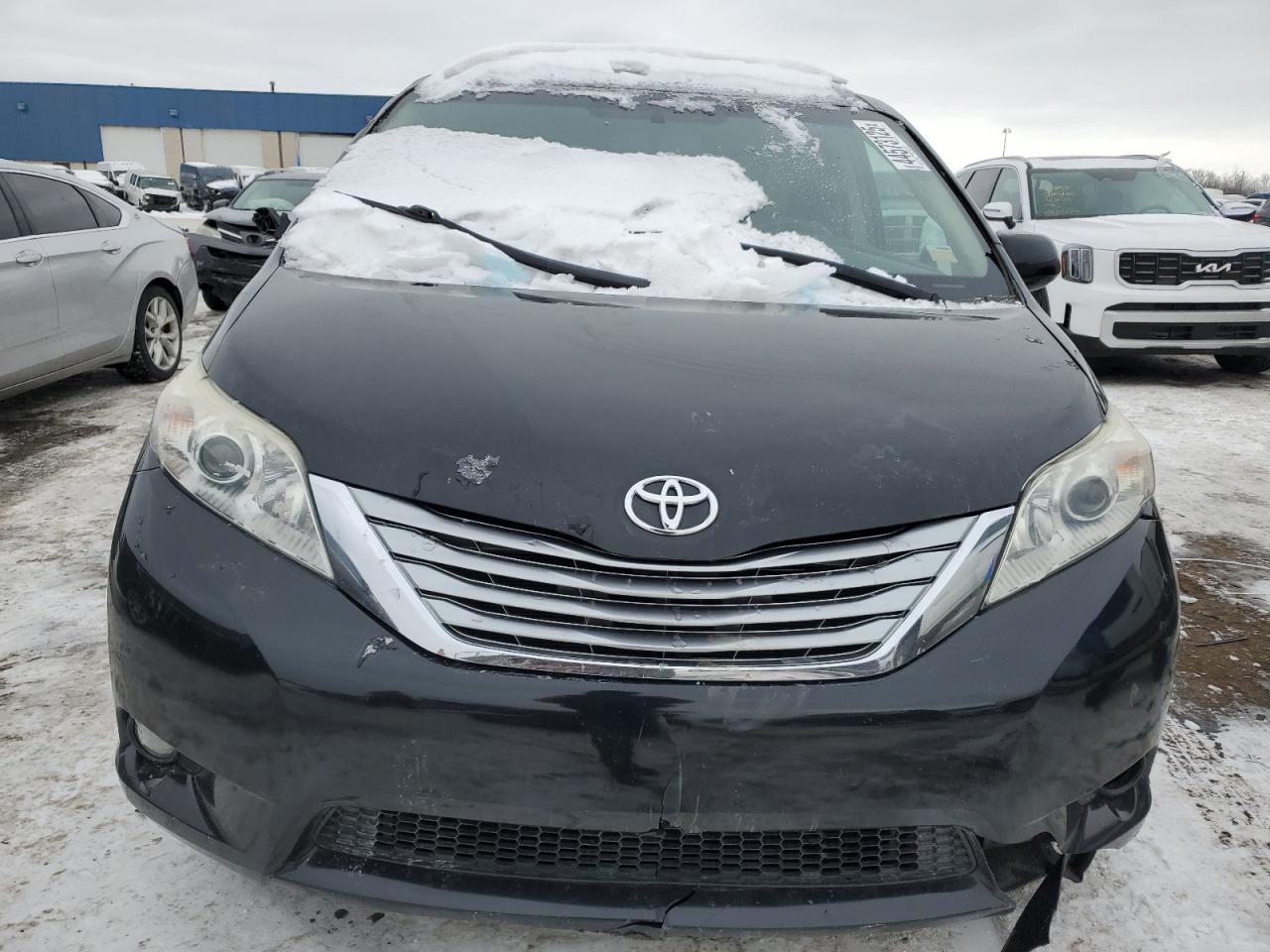 2016 Toyota Sienna - Image 5