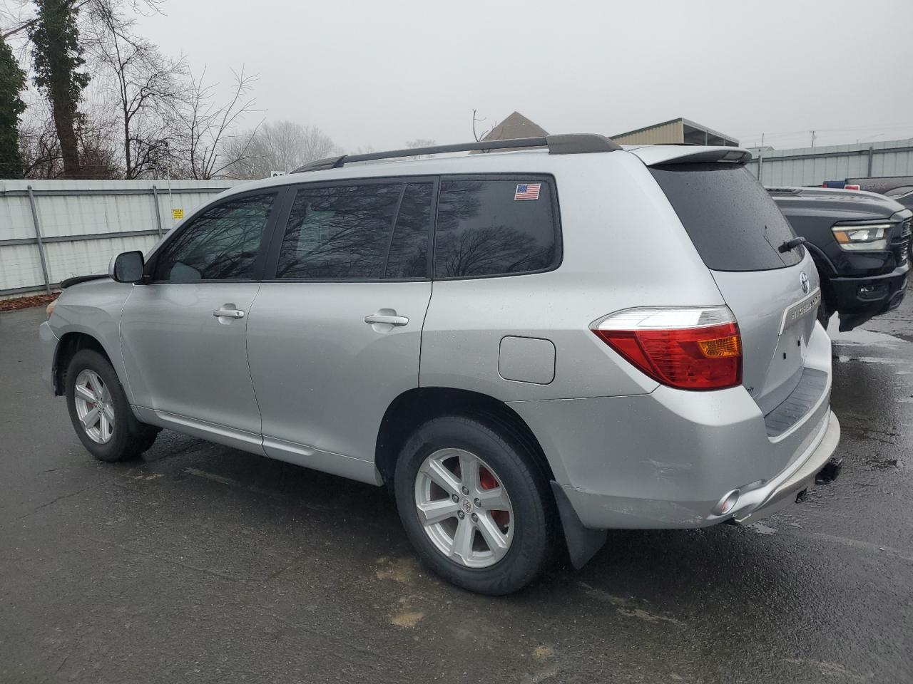 2010 Toyota Highlander - Image 2