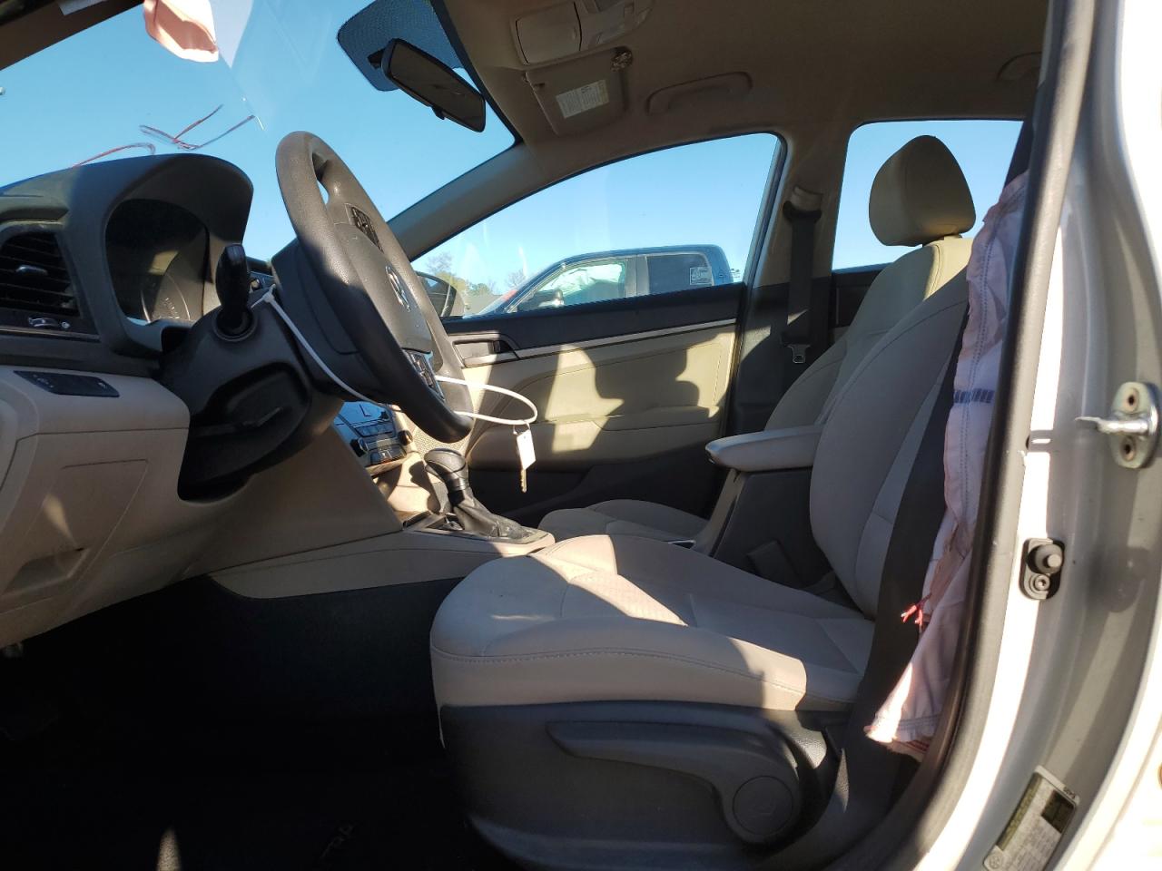 2017 Hyundai Elantra - Image 7