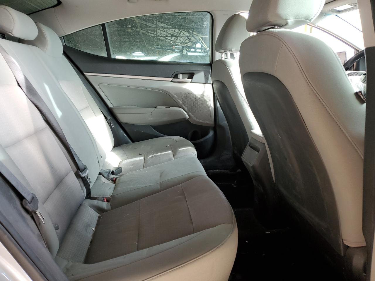 2017 Hyundai Elantra - Image 10