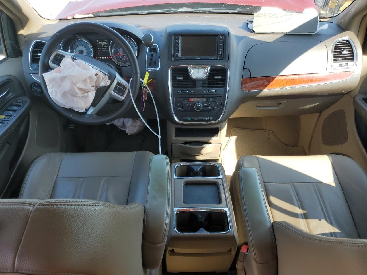 2015 Chrysler Town & Country - Image 8