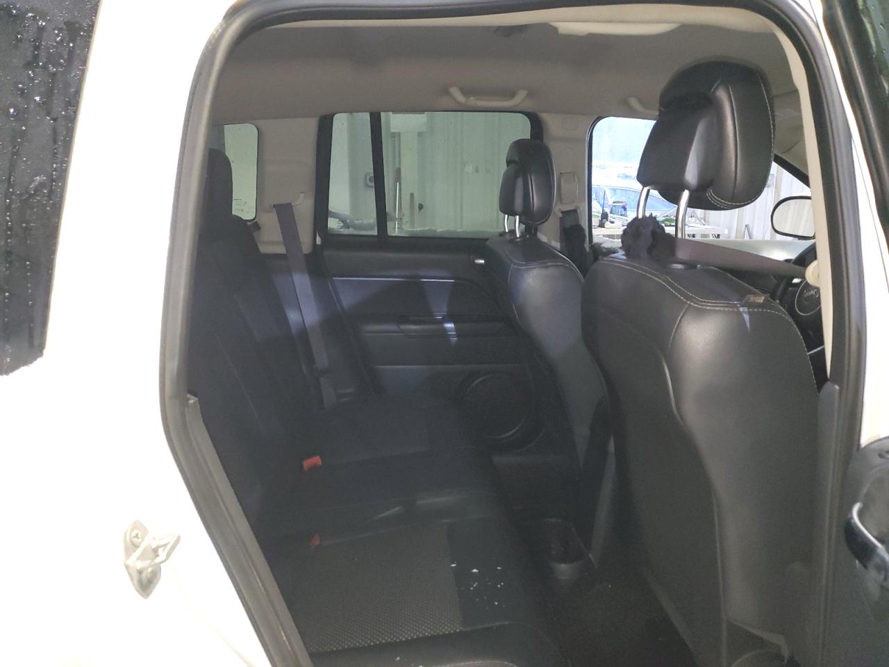 2015 Jeep Compass - Image 11