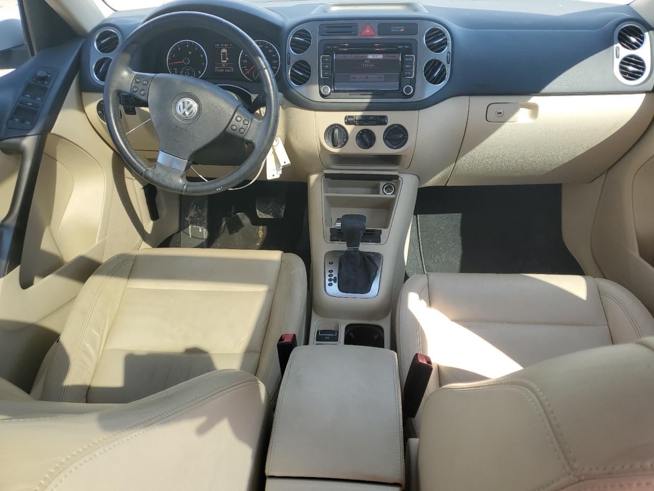 2010 Volkswagen Tiguan - Image 8