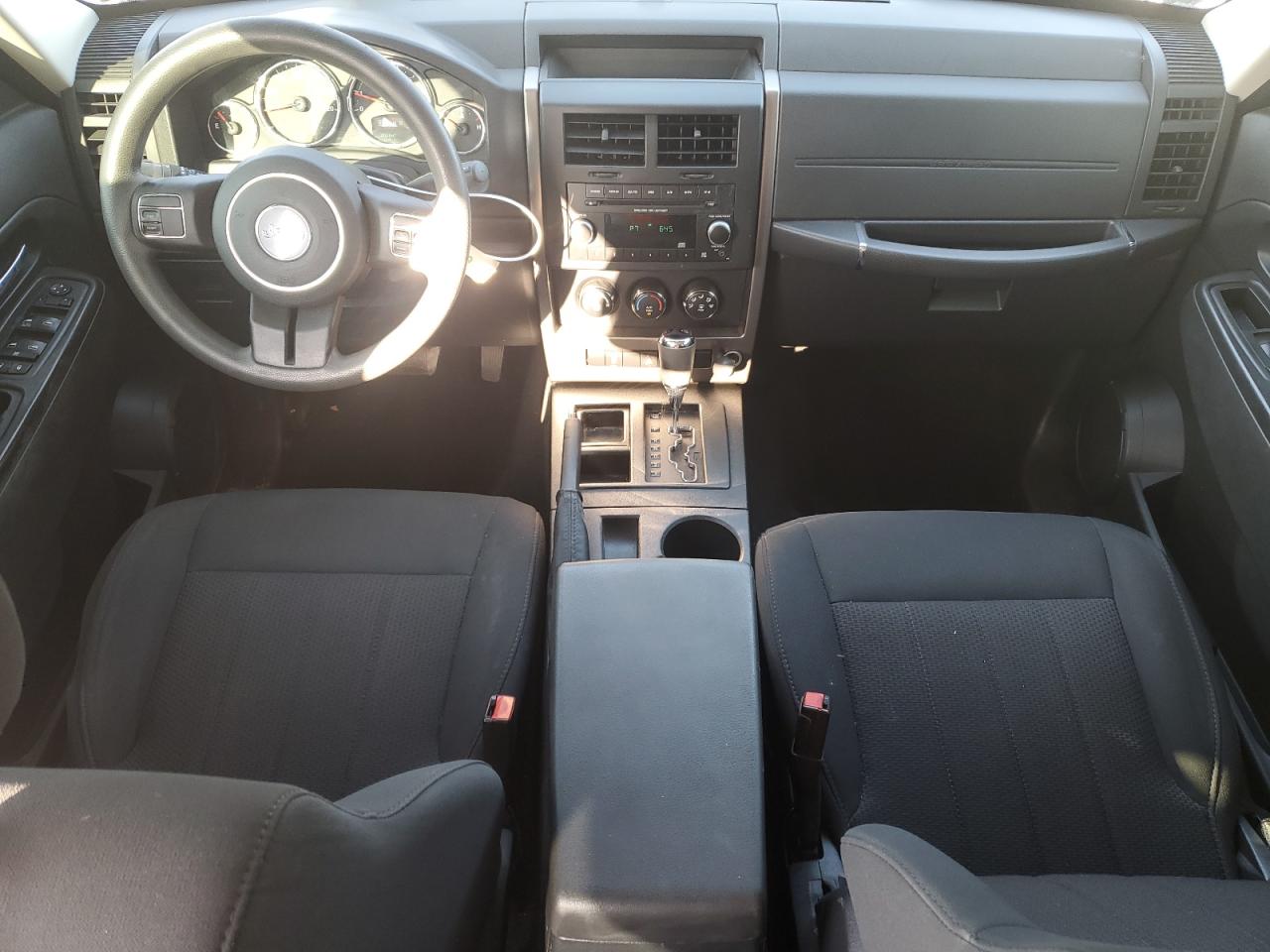 2012 Jeep Liberty (North America) - Image 8