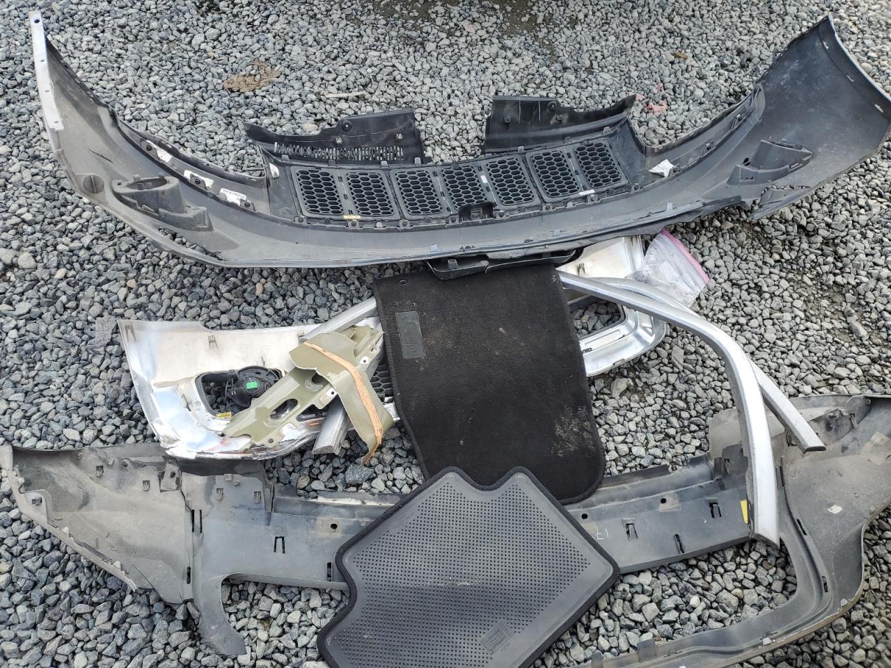 2015 Jeep Grand Cherokee - Image 13