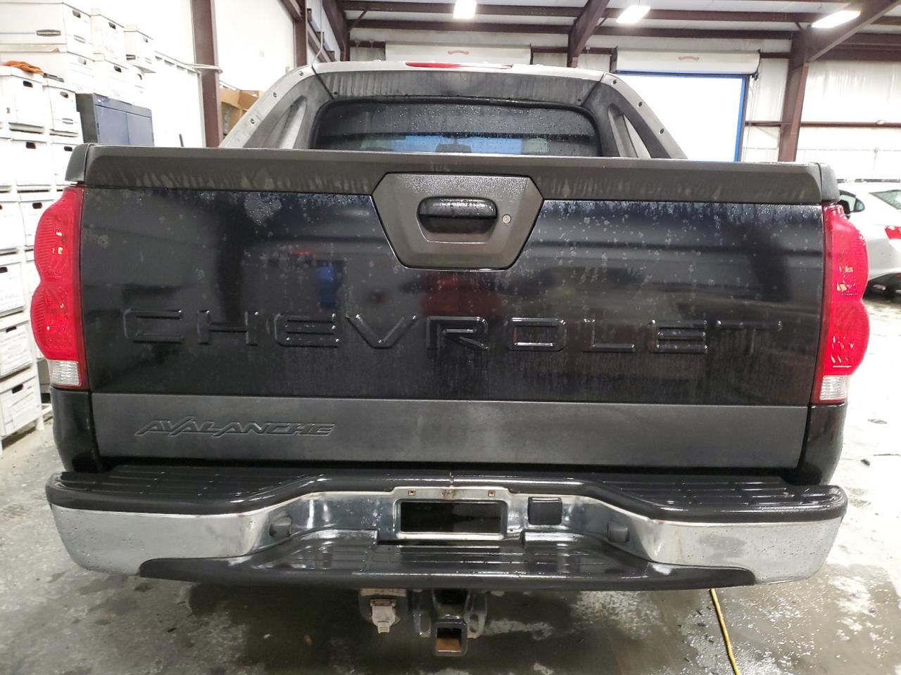 2005 Chevrolet Avalanche - Image 6