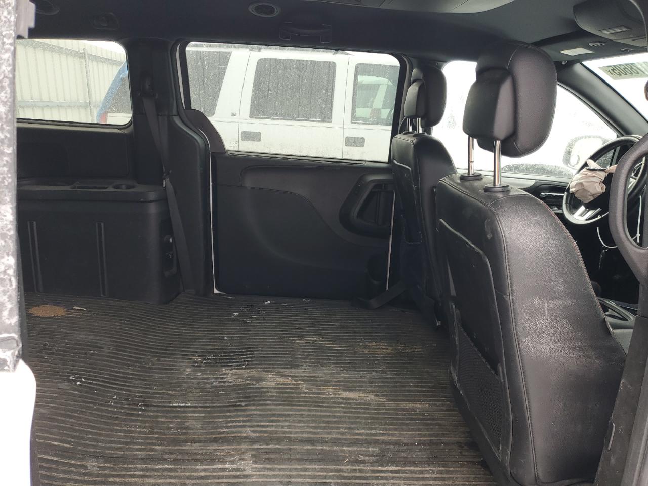 2019 Dodge Caravan - Image 11