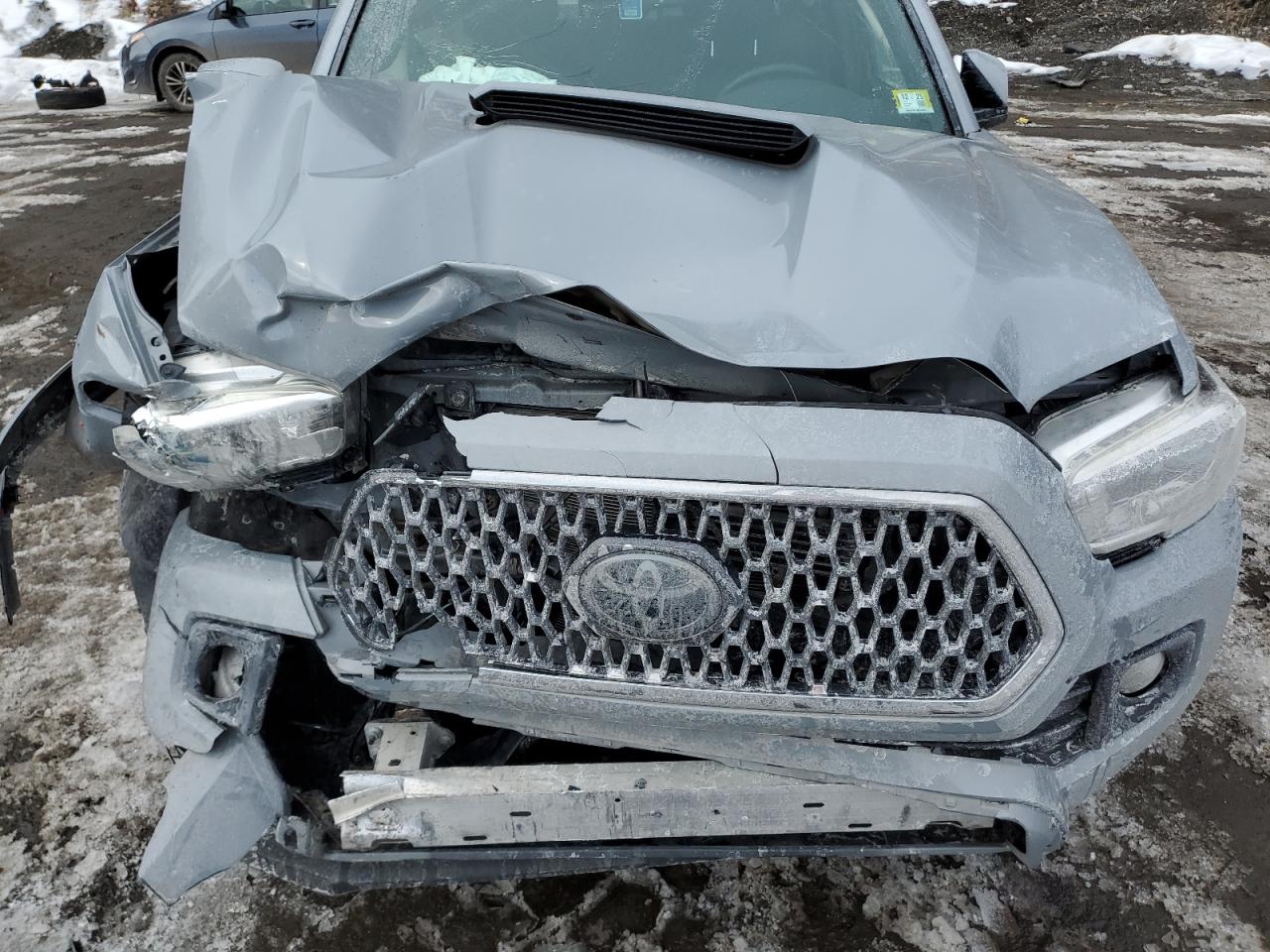 2018 Toyota Tacoma - Image 13