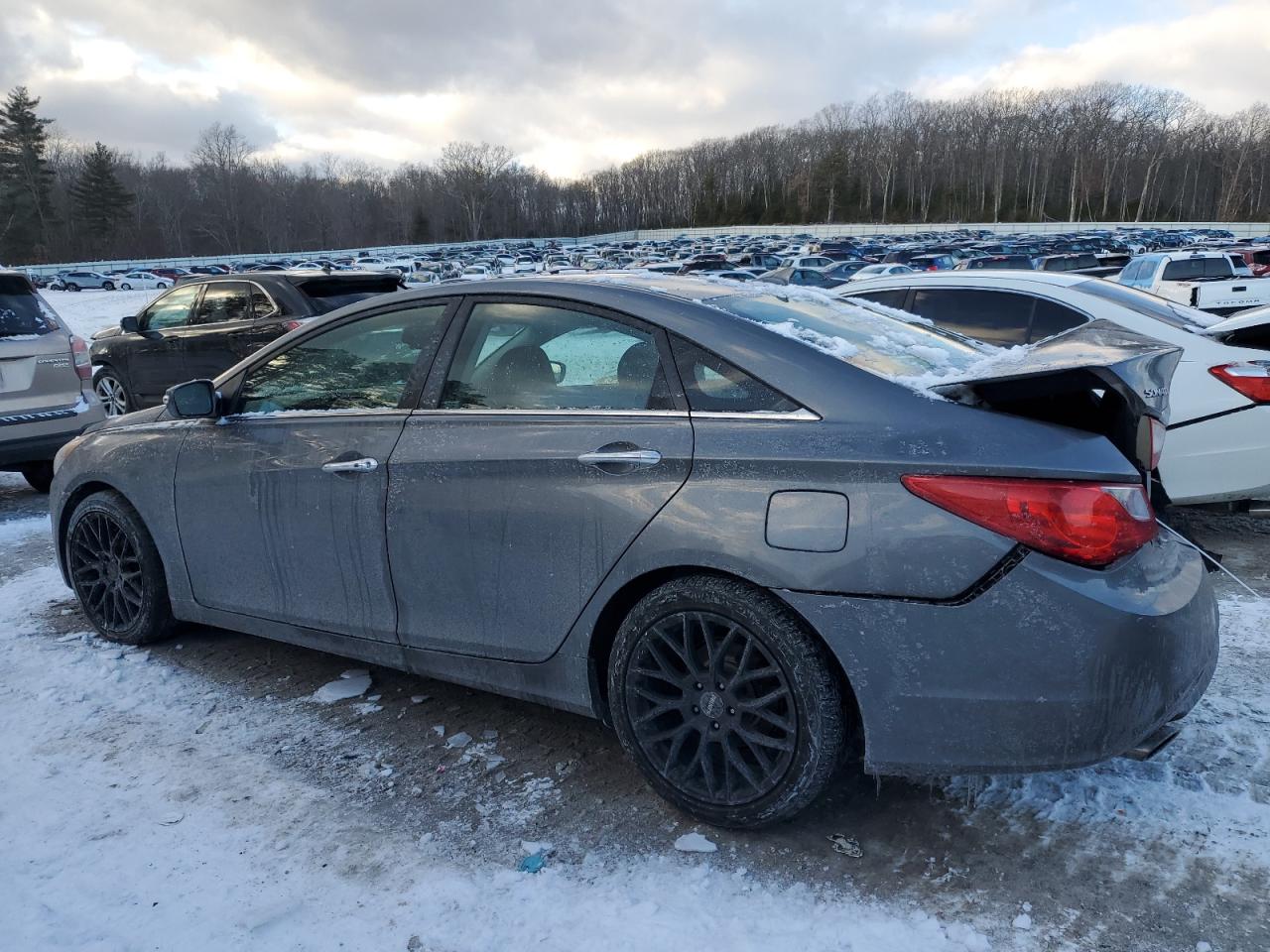 2011 Hyundai Sonata - Image 2