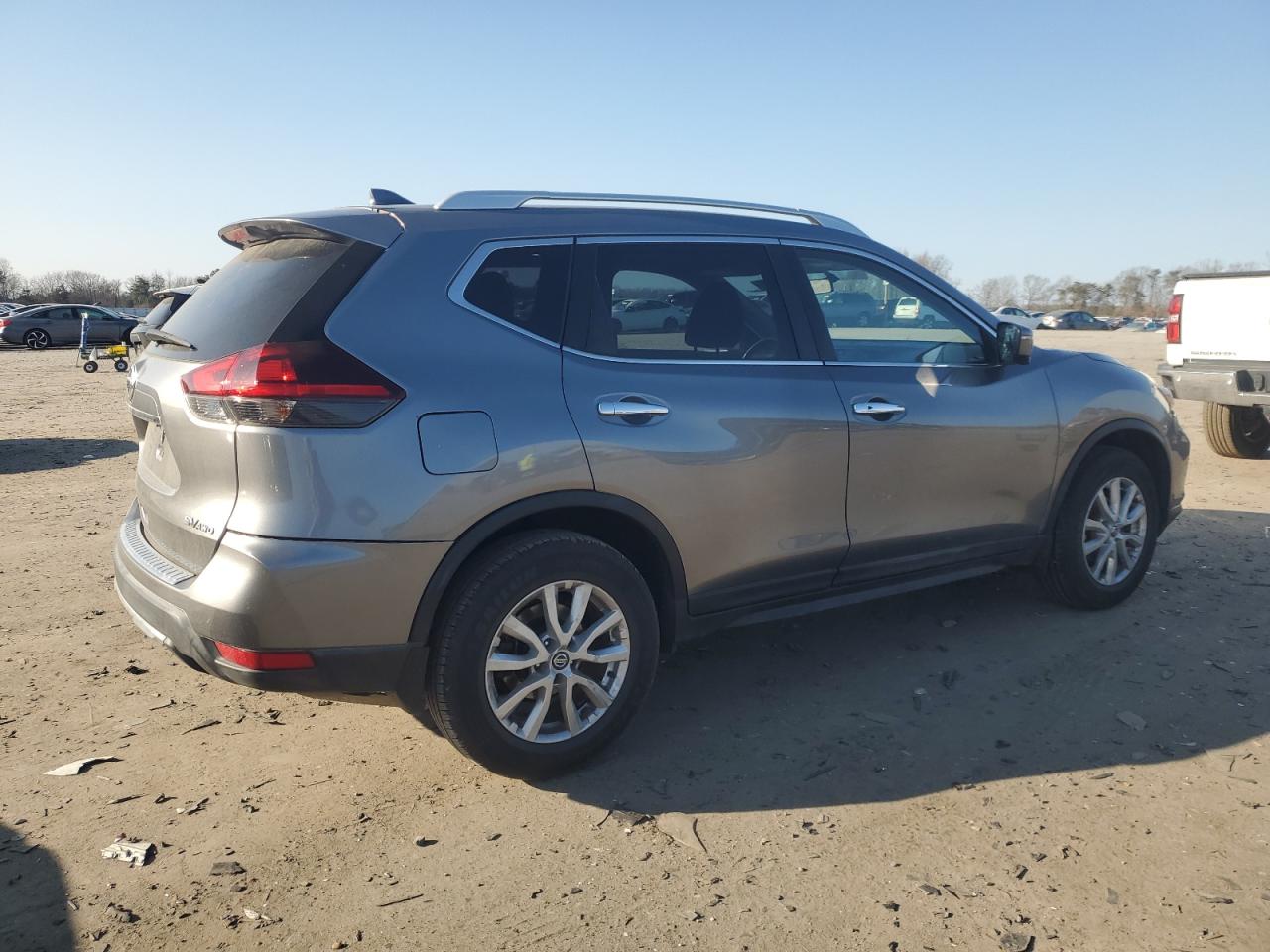 2018 Nissan Rogue - Image 3