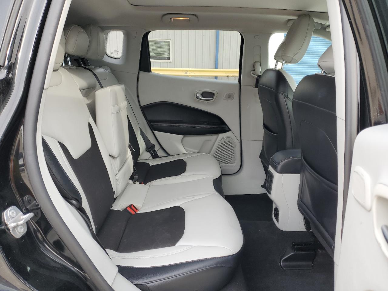 2017 Jeep Compass - Image 11
