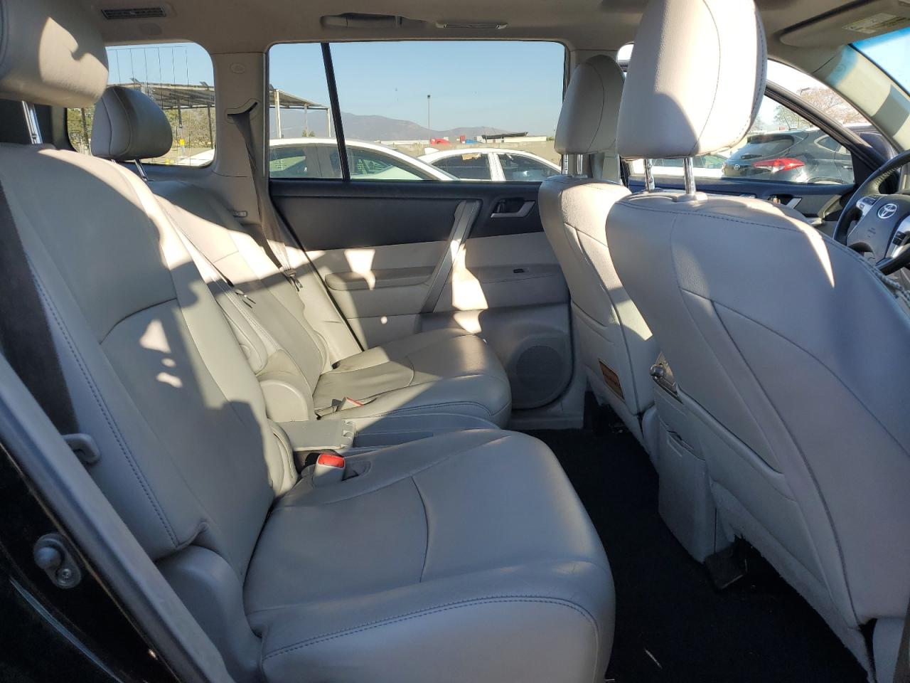 2013 Toyota Highlander - Image 11