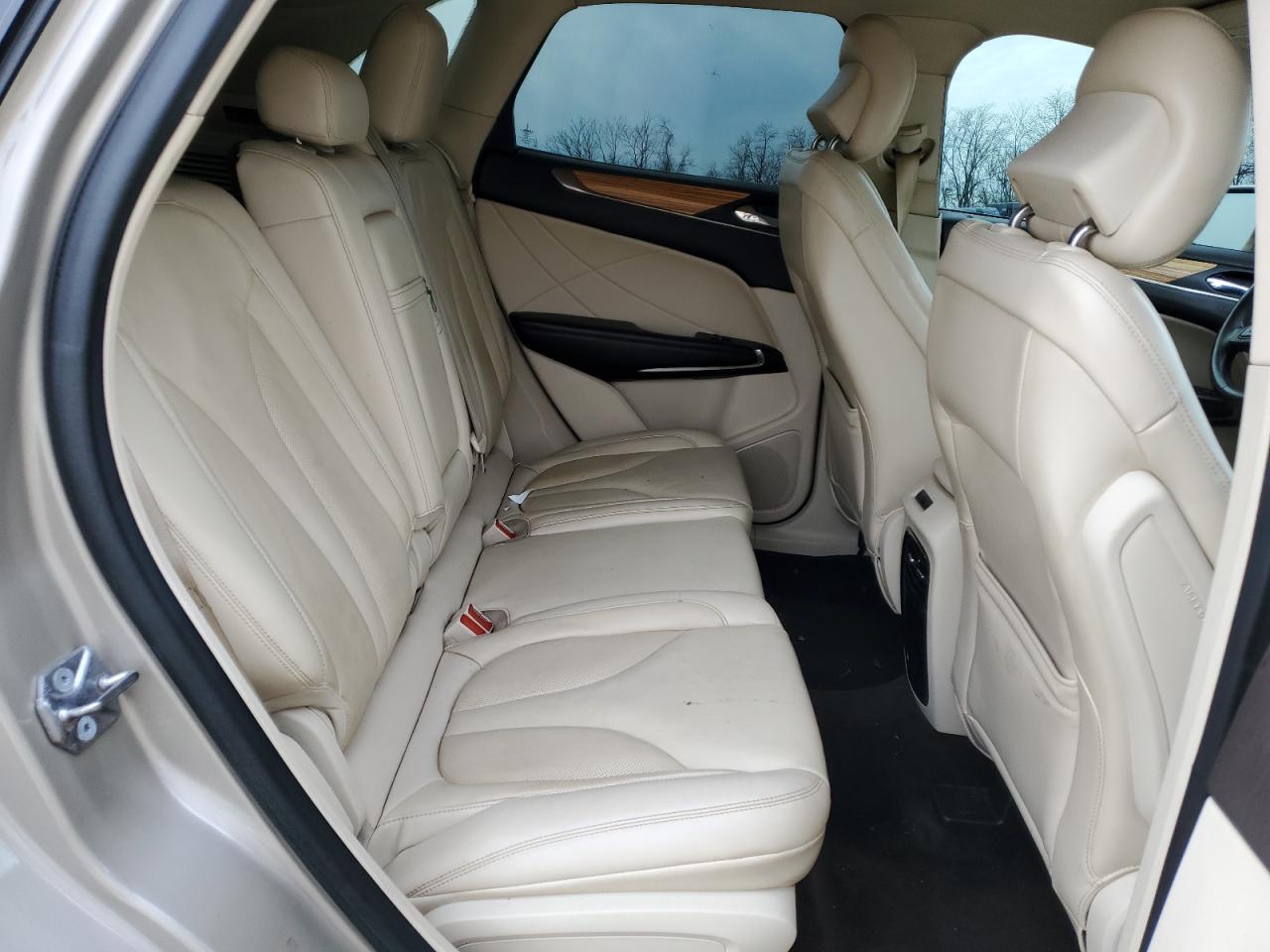 2015 Lincoln MKZ - Image 11
