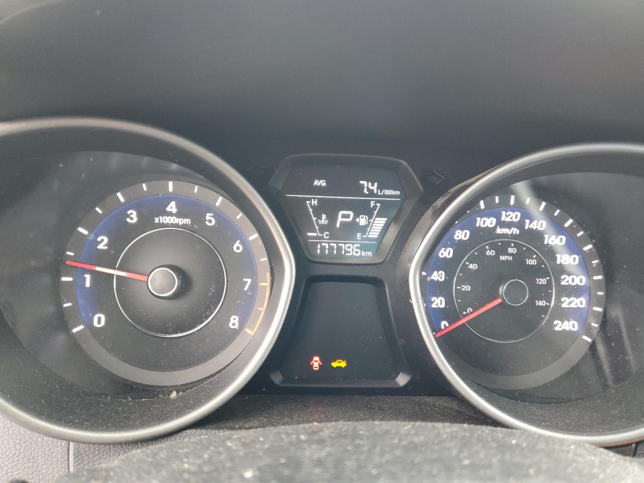 2016 Hyundai Elantra - Image 9