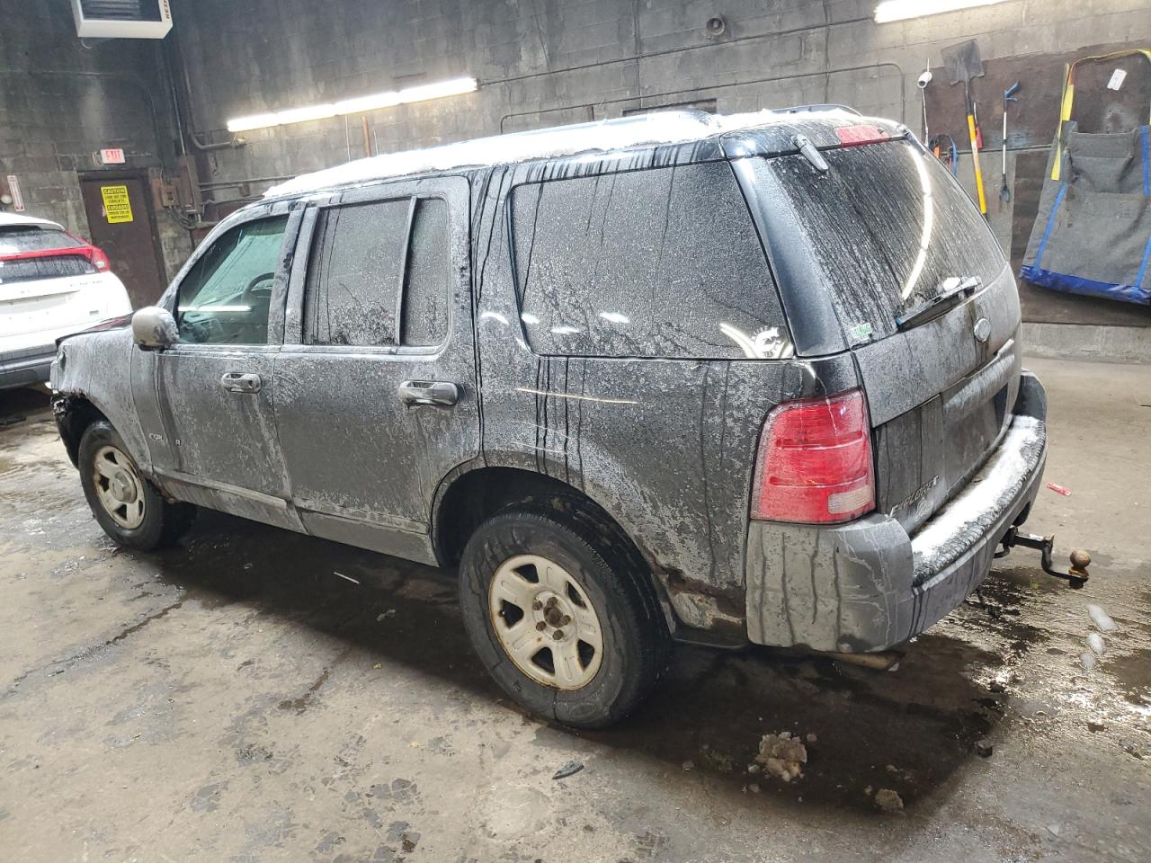 2004 Ford Explorer - Image 2