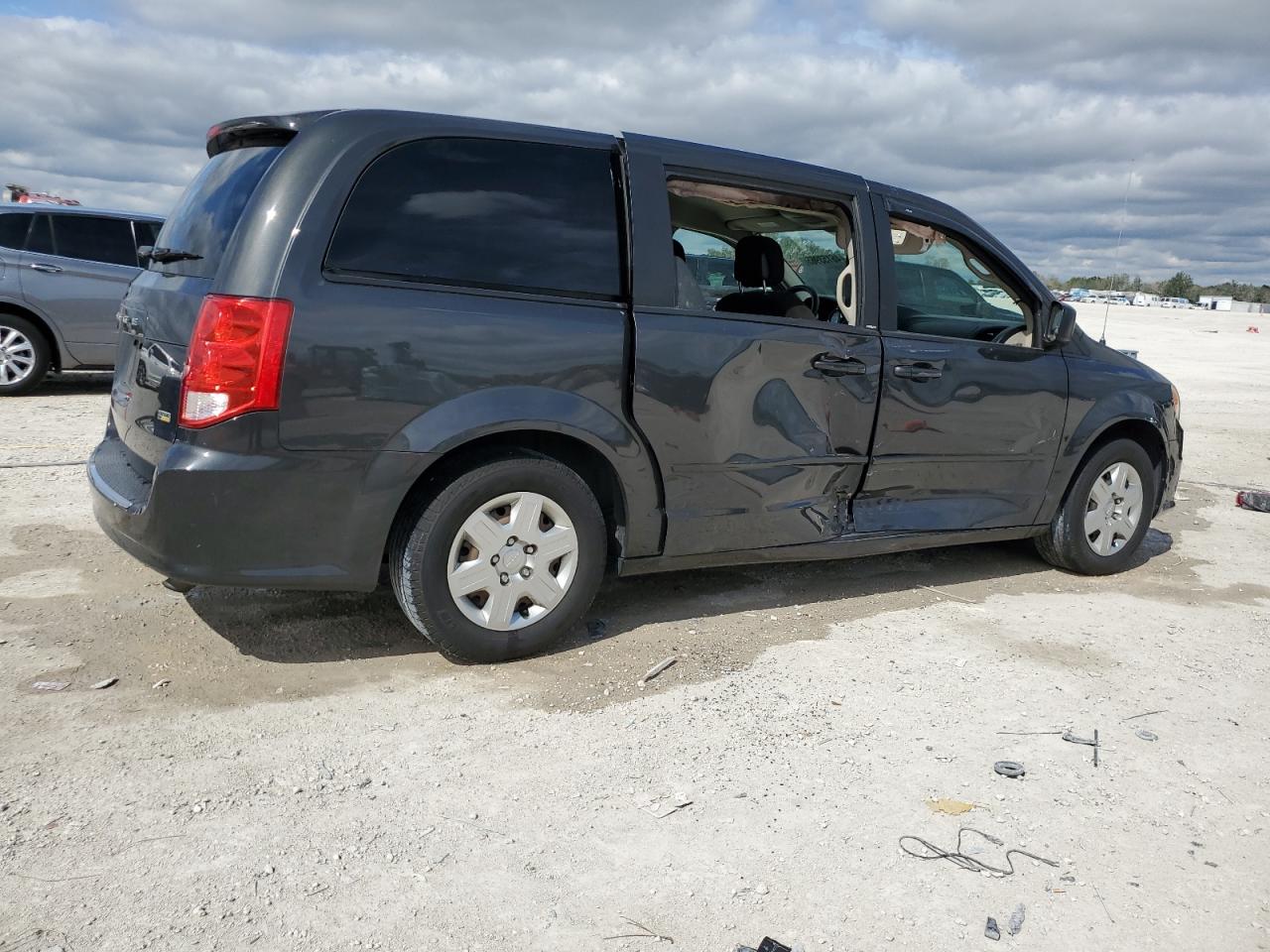 2012 Dodge Caravan - Image 3