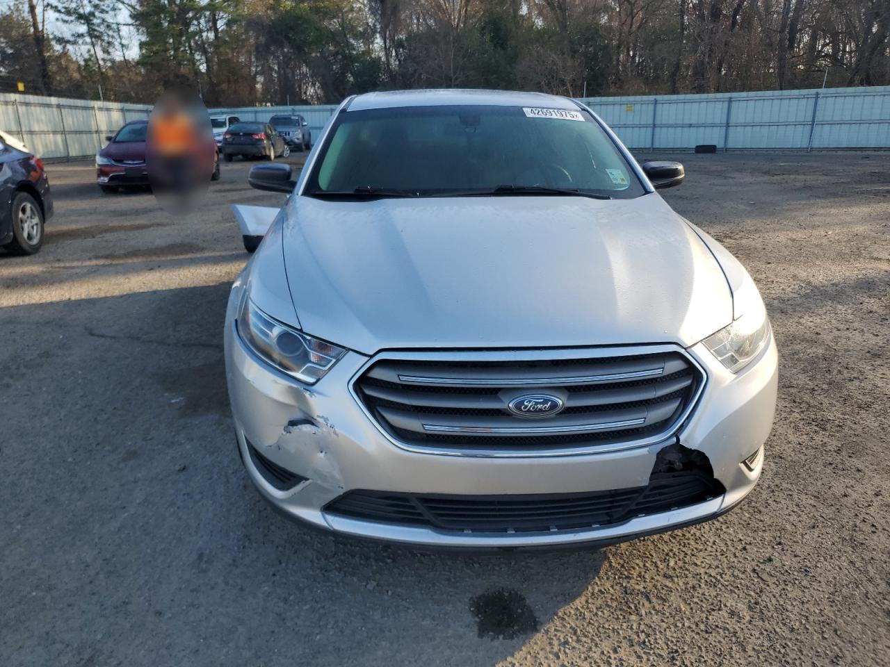 2016 Ford Taurus - Image 5