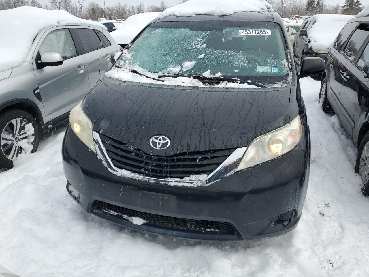 2012 Toyota Sienna - Image 5