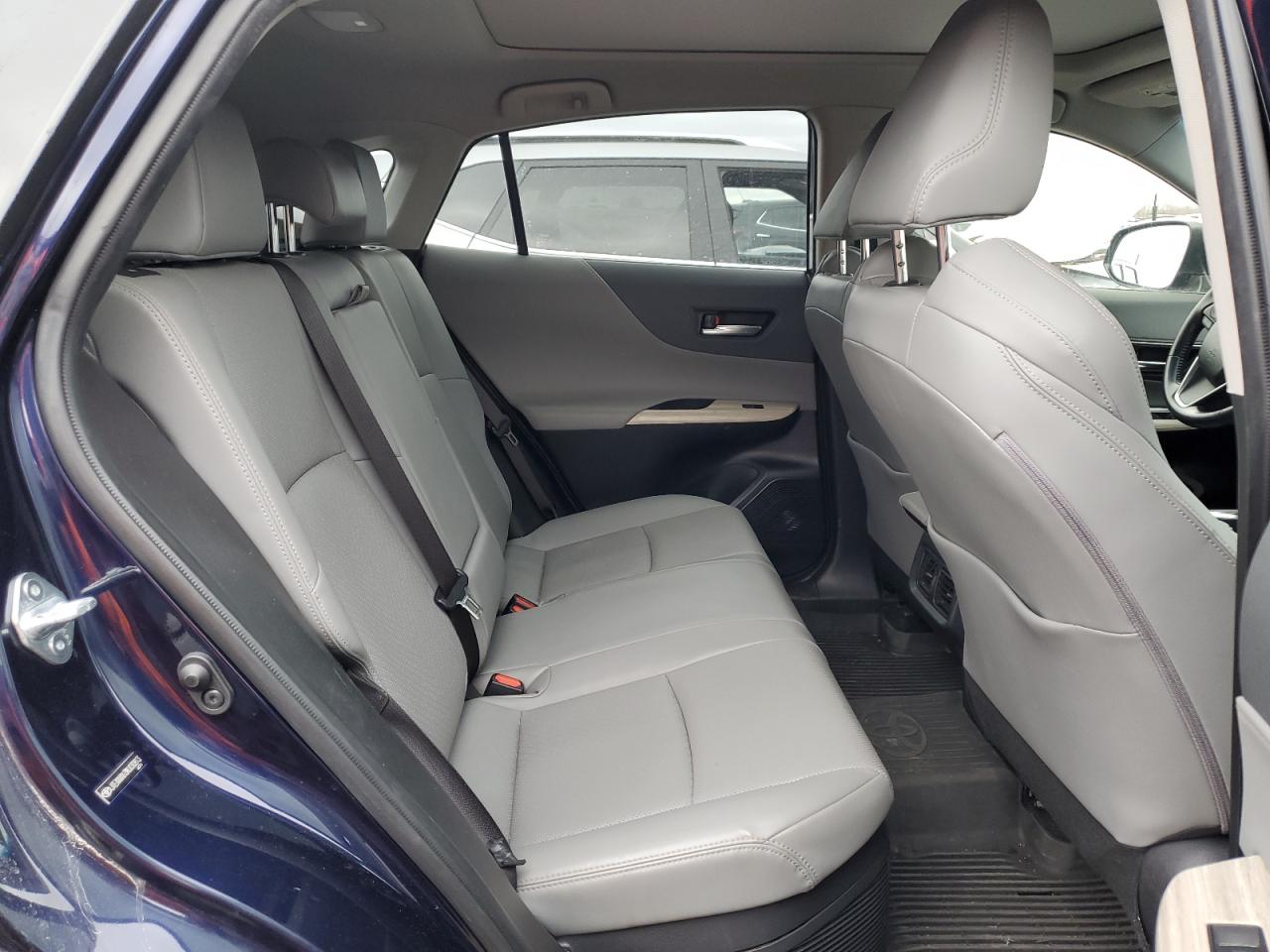 2021 Toyota Venza - Image 10