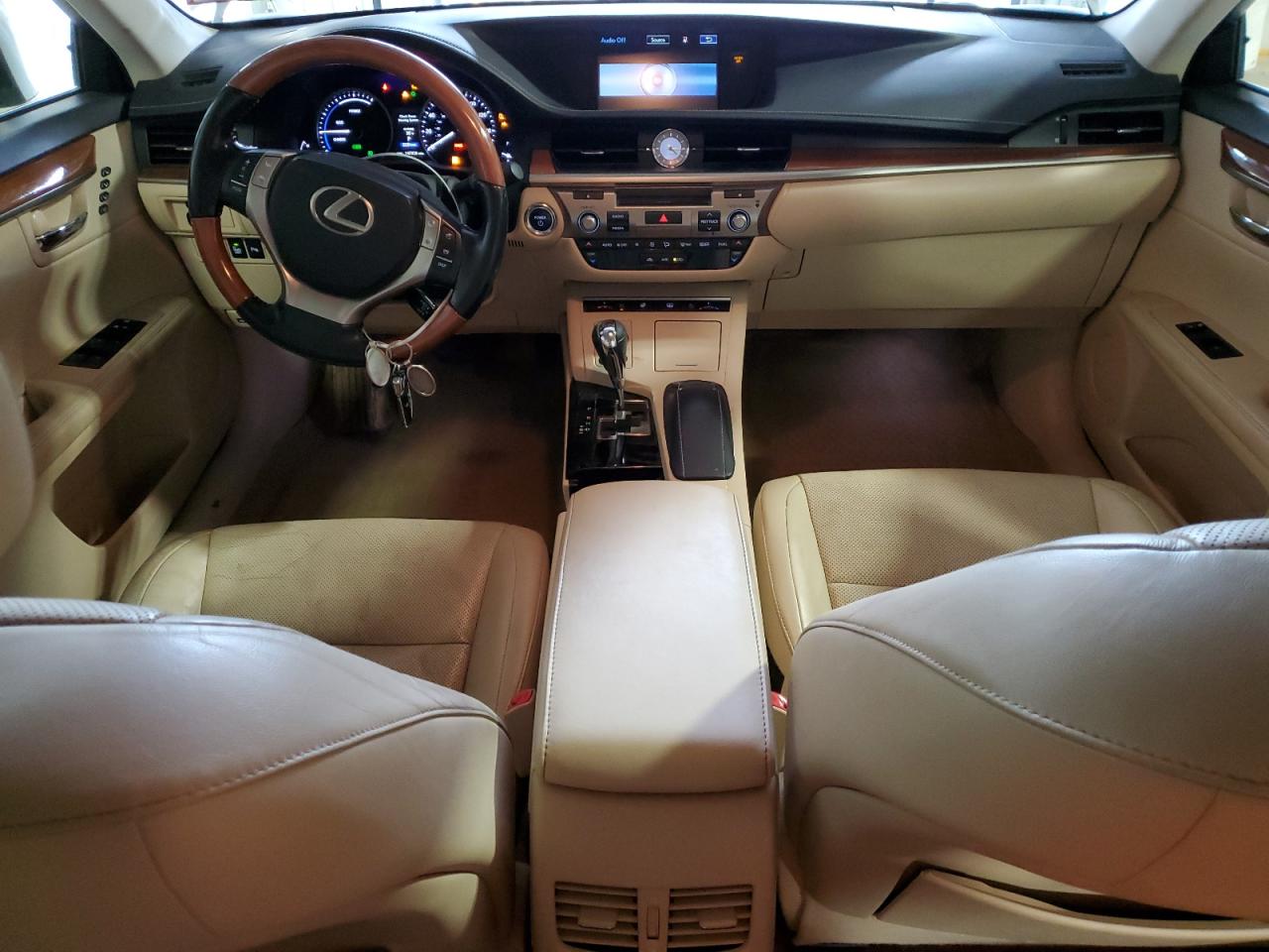 2015 Lexus ES - Image 8