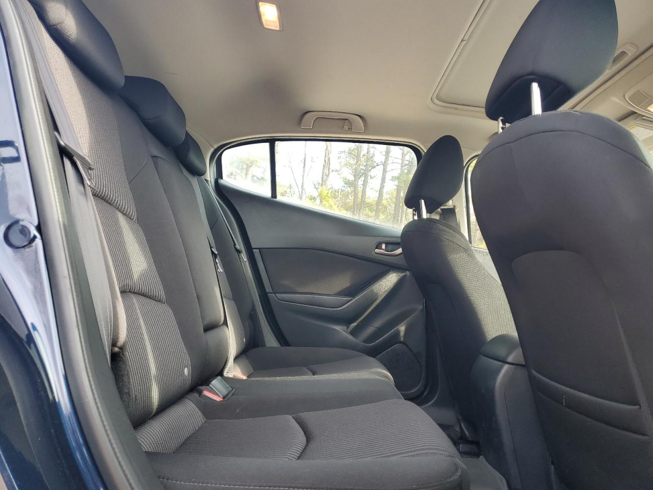 2015 Mazda 3 - Image 10