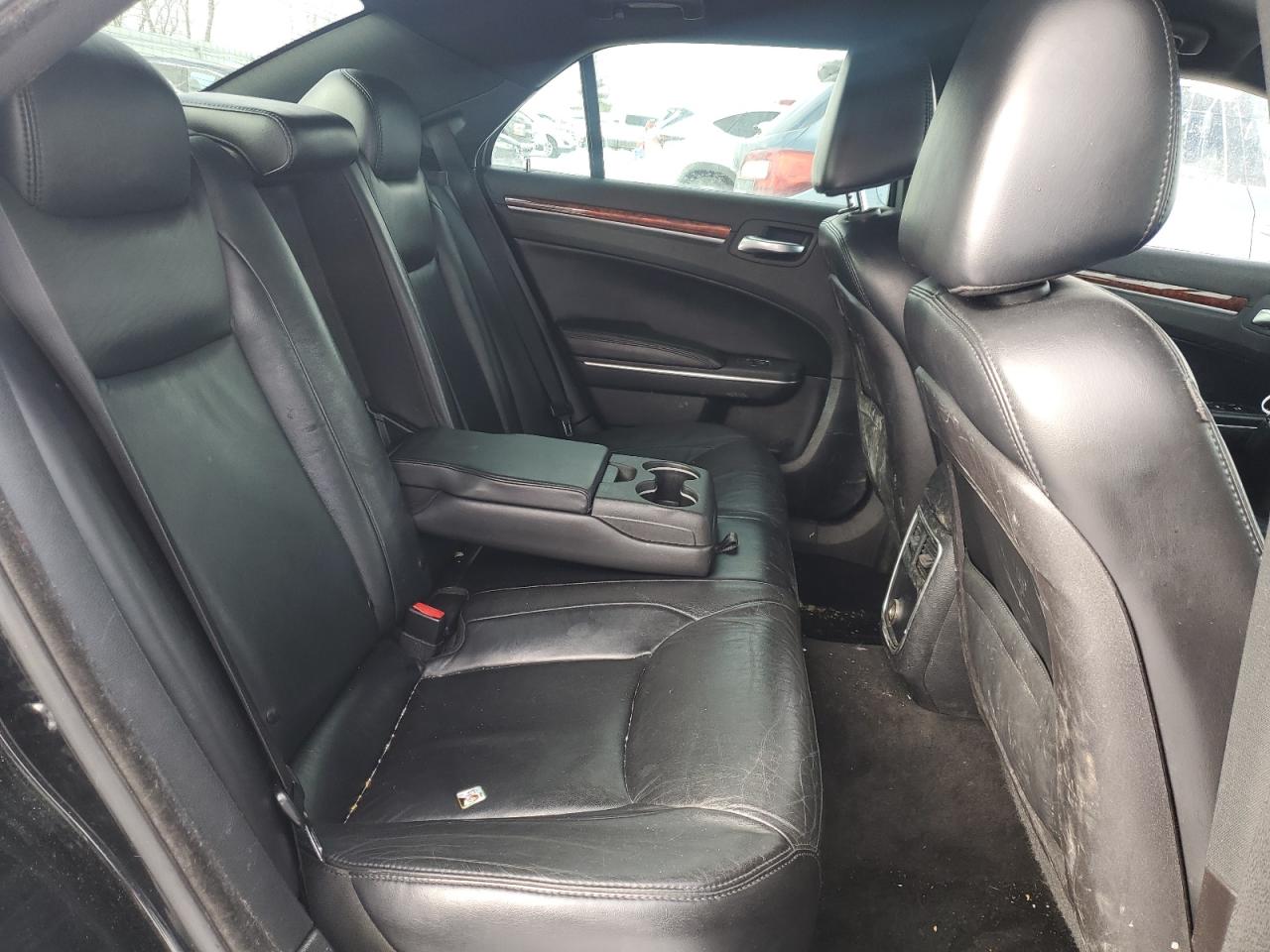 2012 Chrysler 300 - Image 10