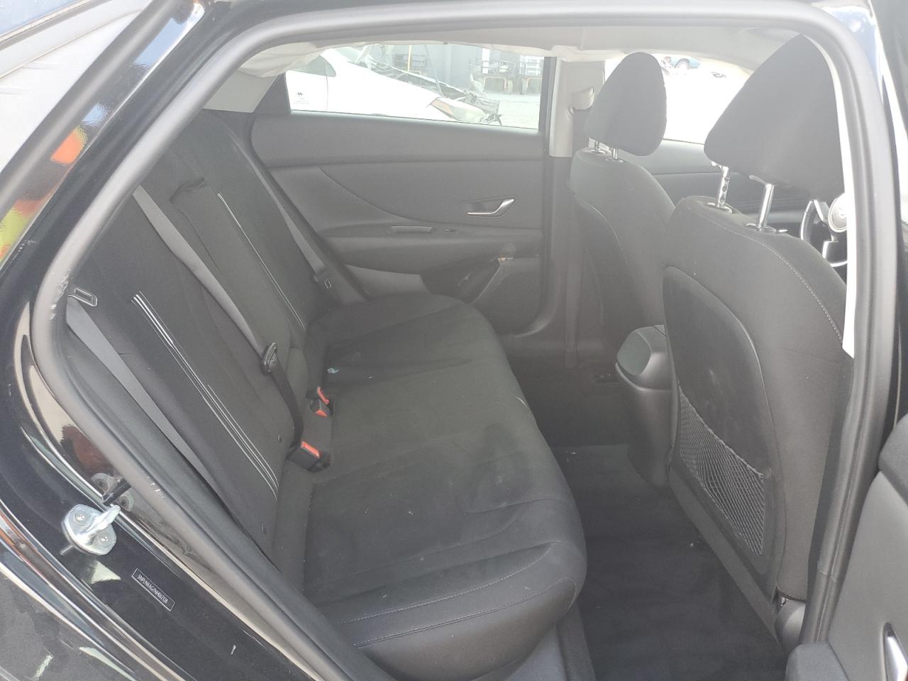 2022 Hyundai Elantra - Image 11