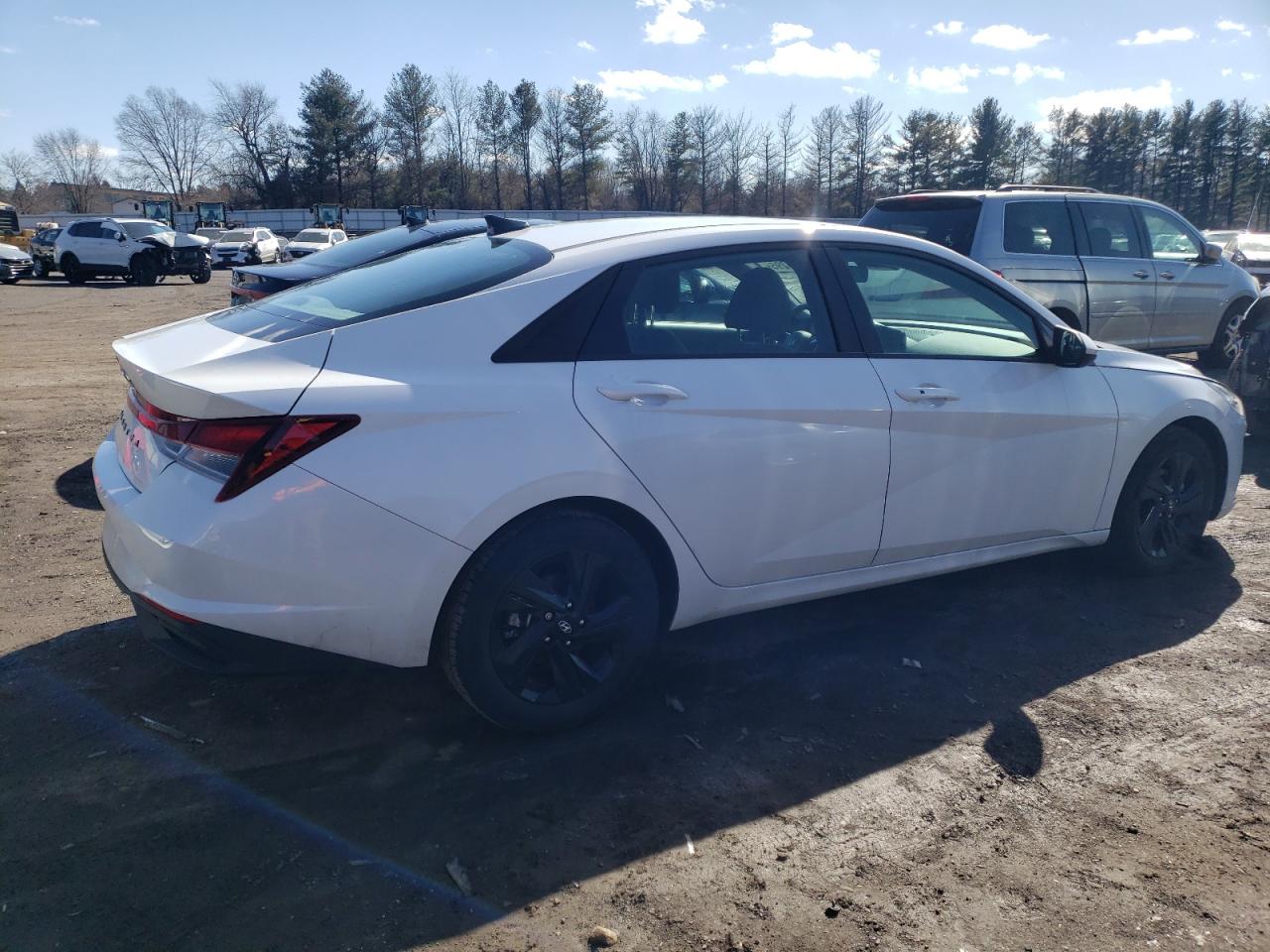 2022 Hyundai Elantra - Image 3