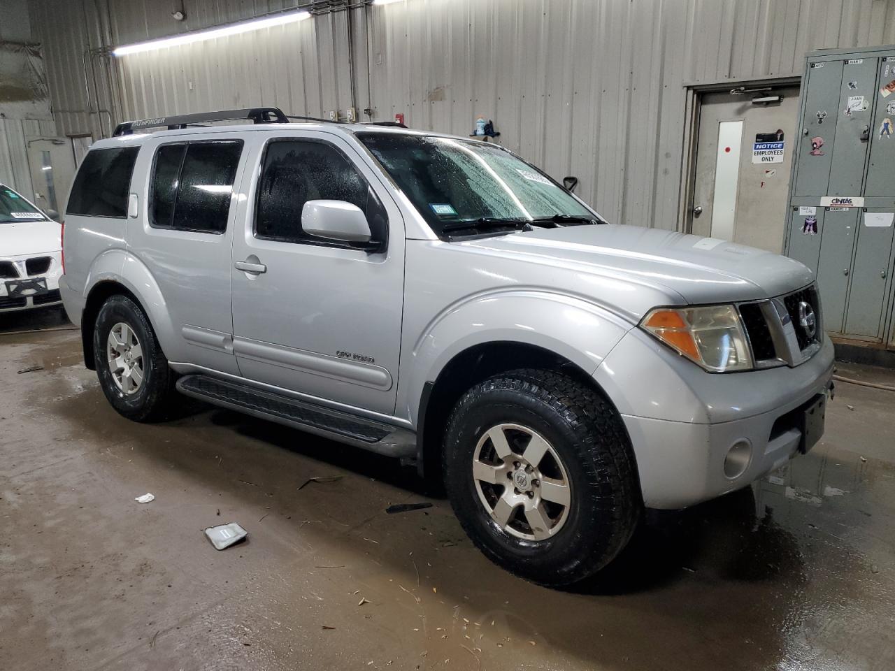 2005 Nissan Pathfinder - Image 4