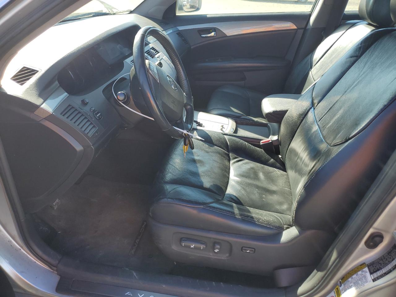 2006 Toyota Avalon - Image 7