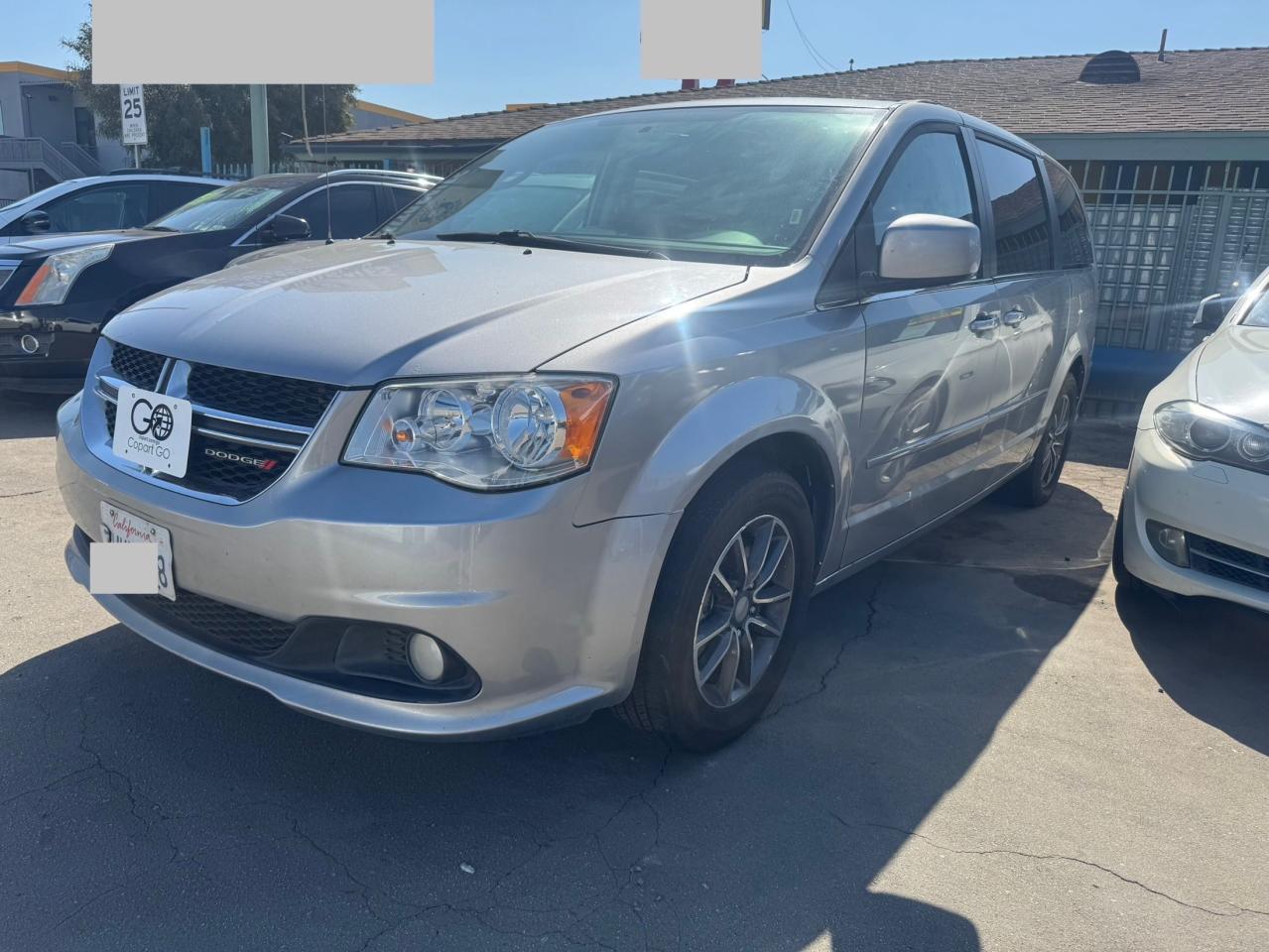 2017 Dodge Caravan - Image 2
