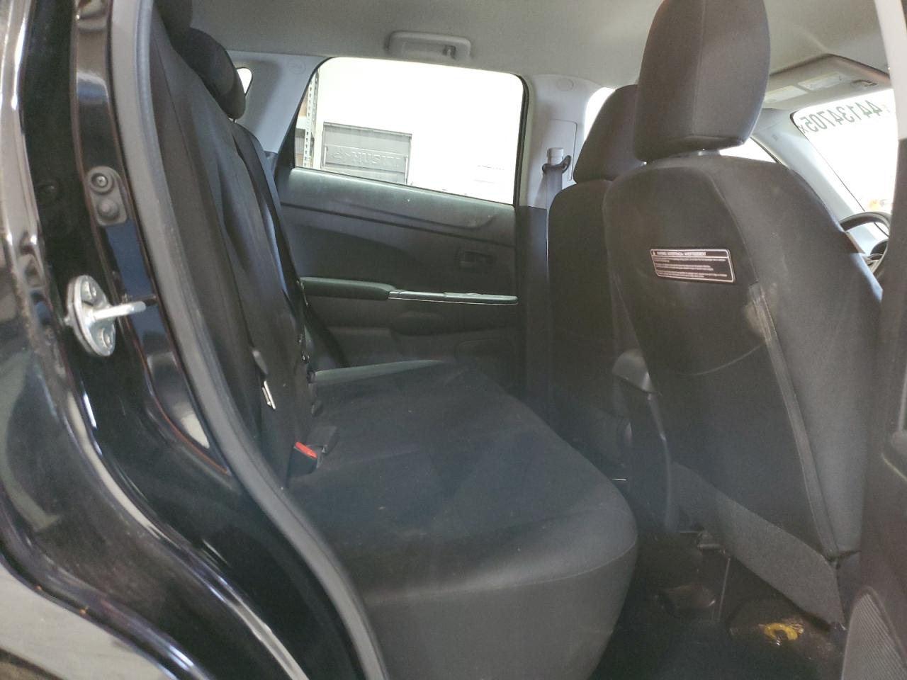 2015 Mitsubishi Outlander - Image 11