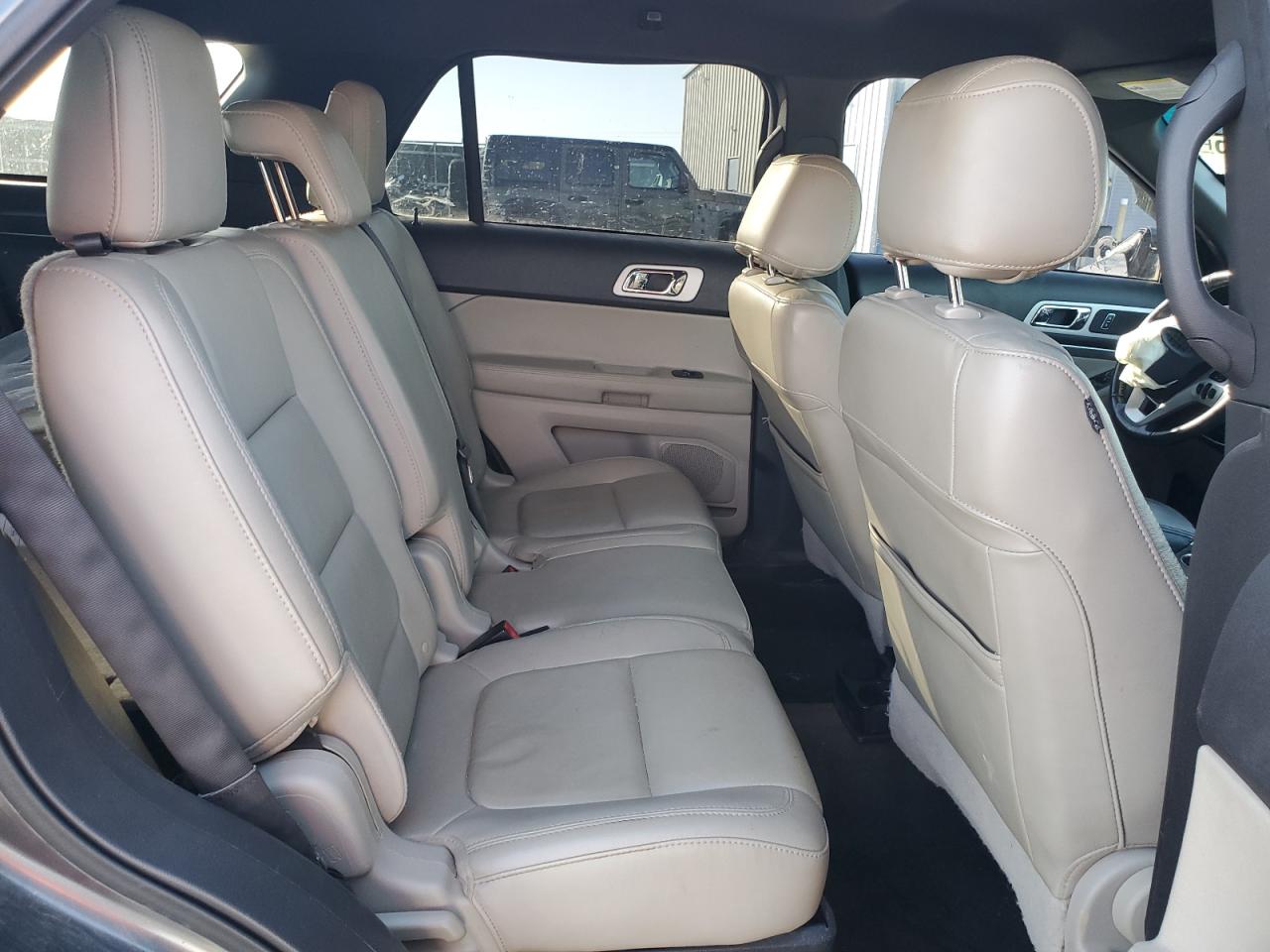 2015 Ford Explorer - Image 12
