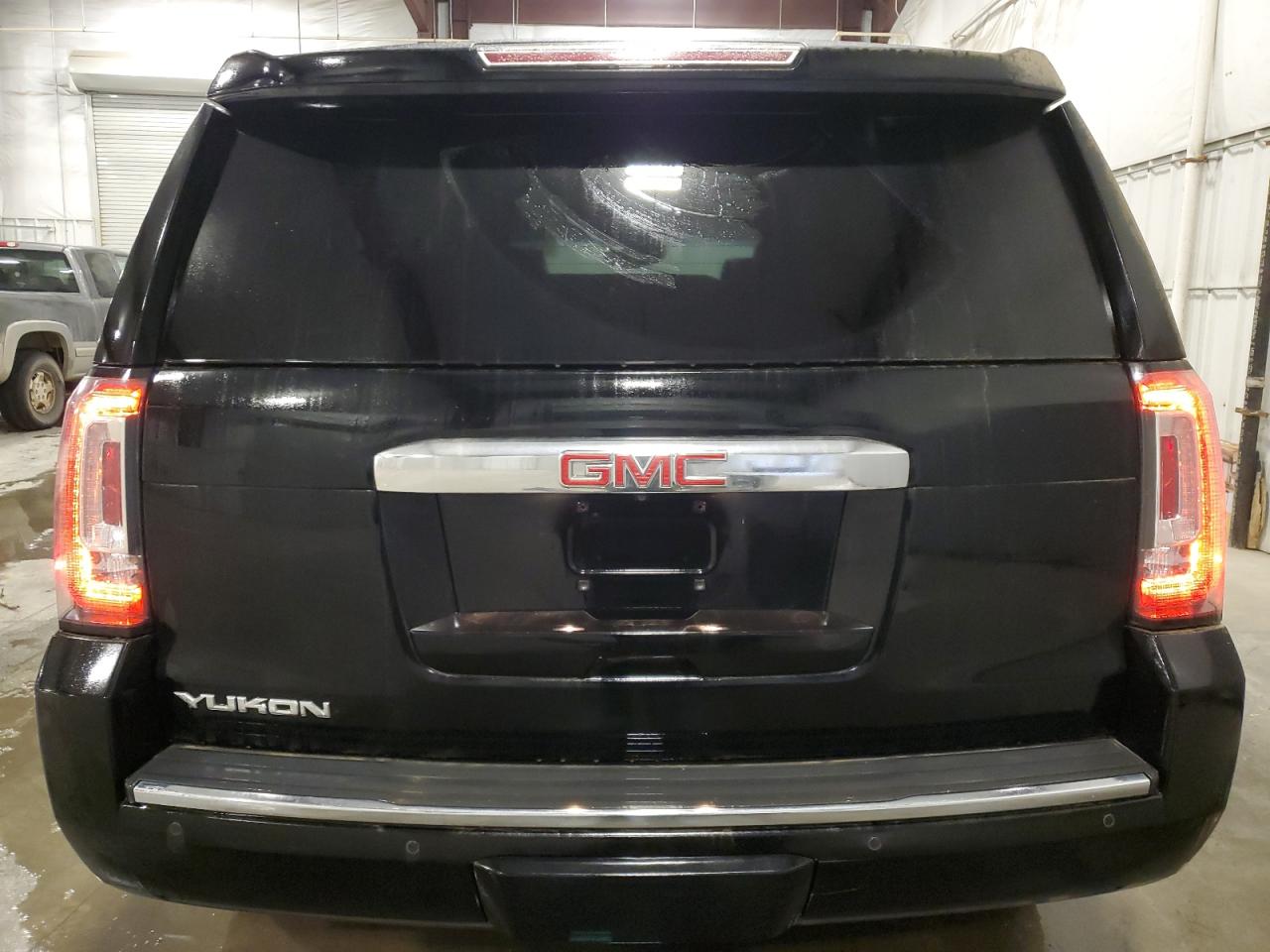2017 GMC Yukon - Image 6