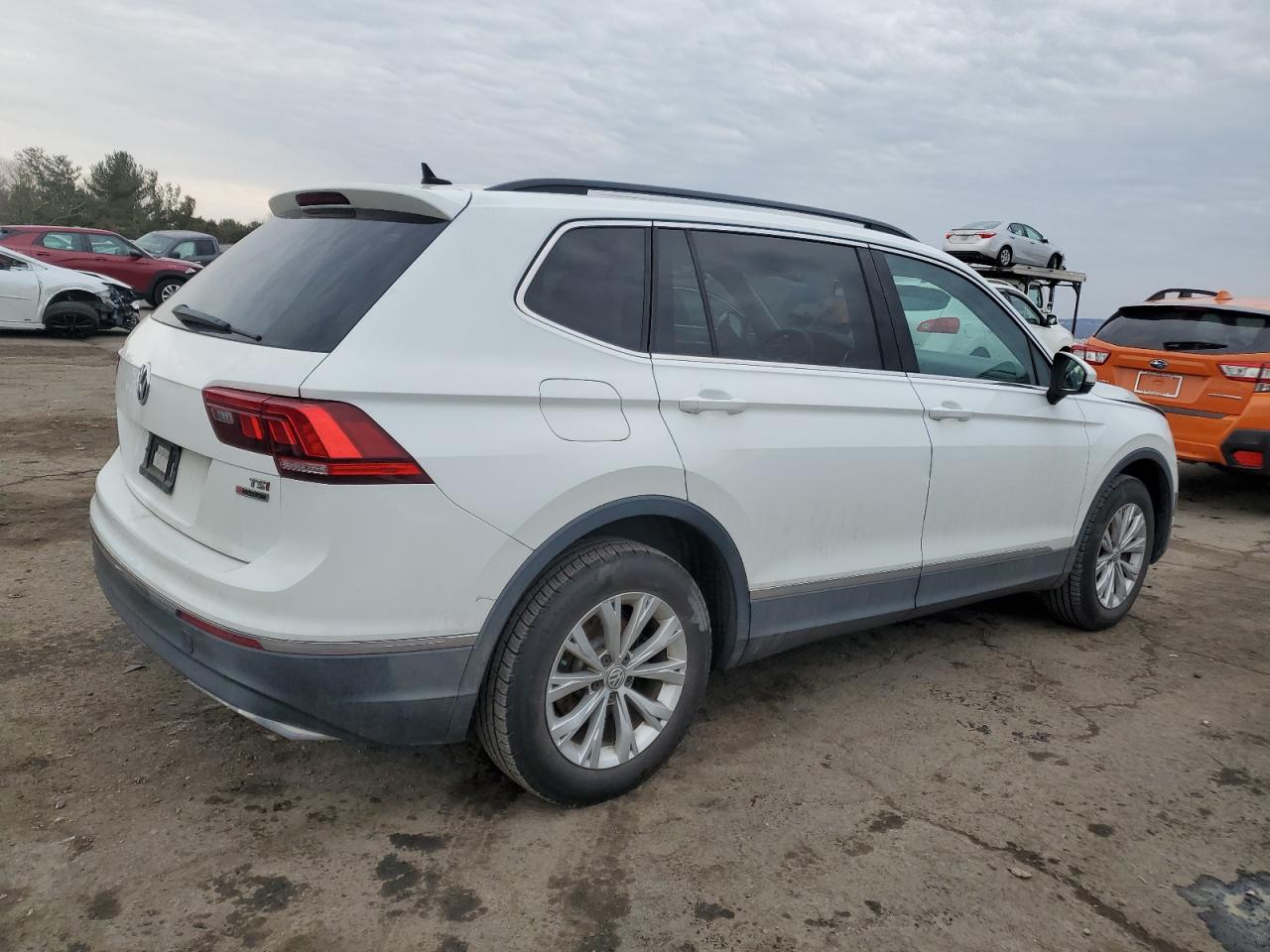 2018 Volkswagen Tiguan - Image 3