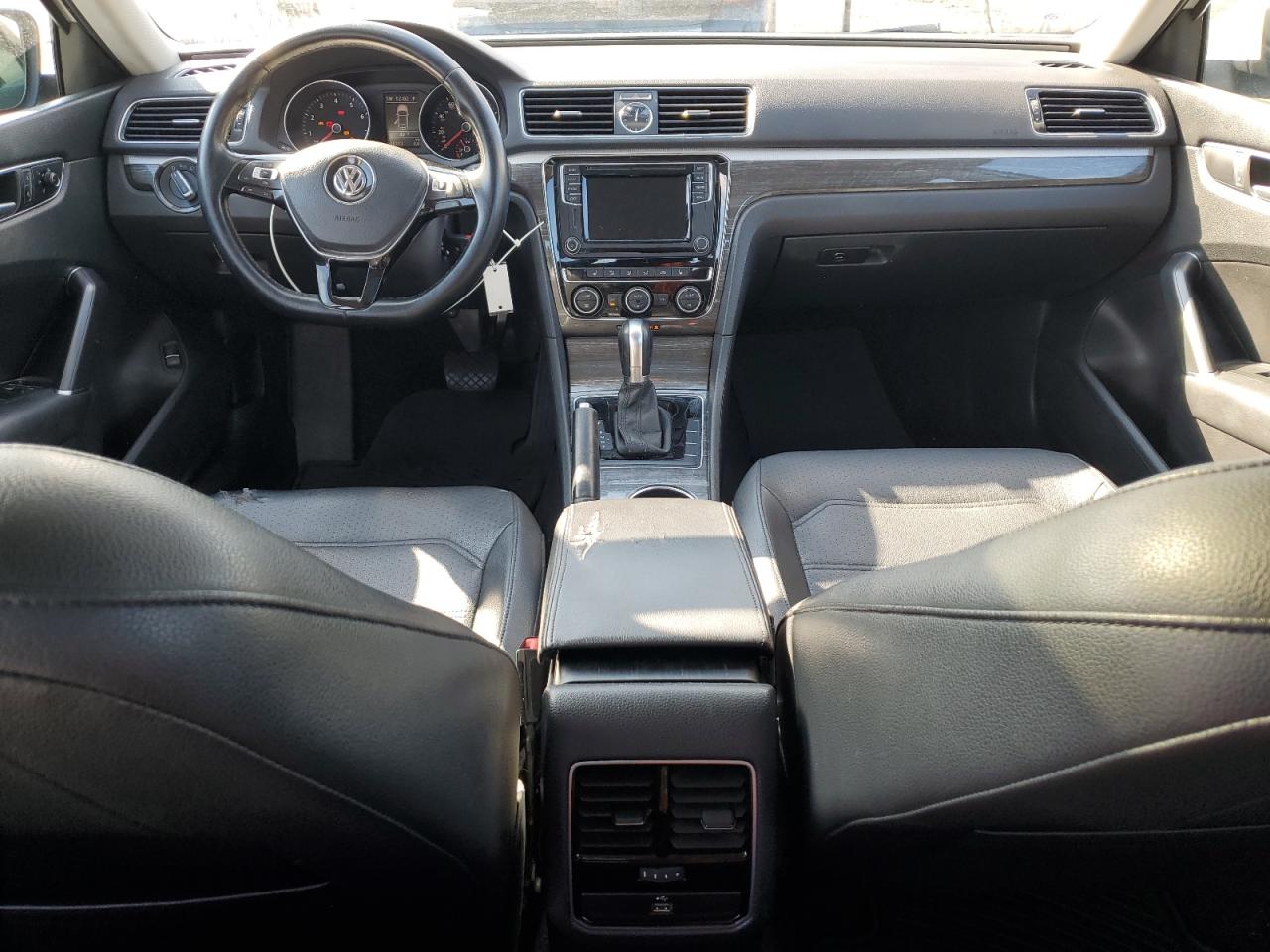 2016 Volkswagen Passat - Image 8