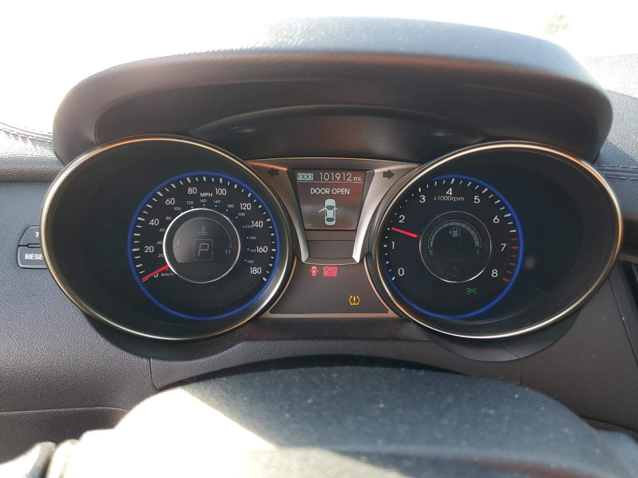 2015 Hyundai Genesis - Image 9