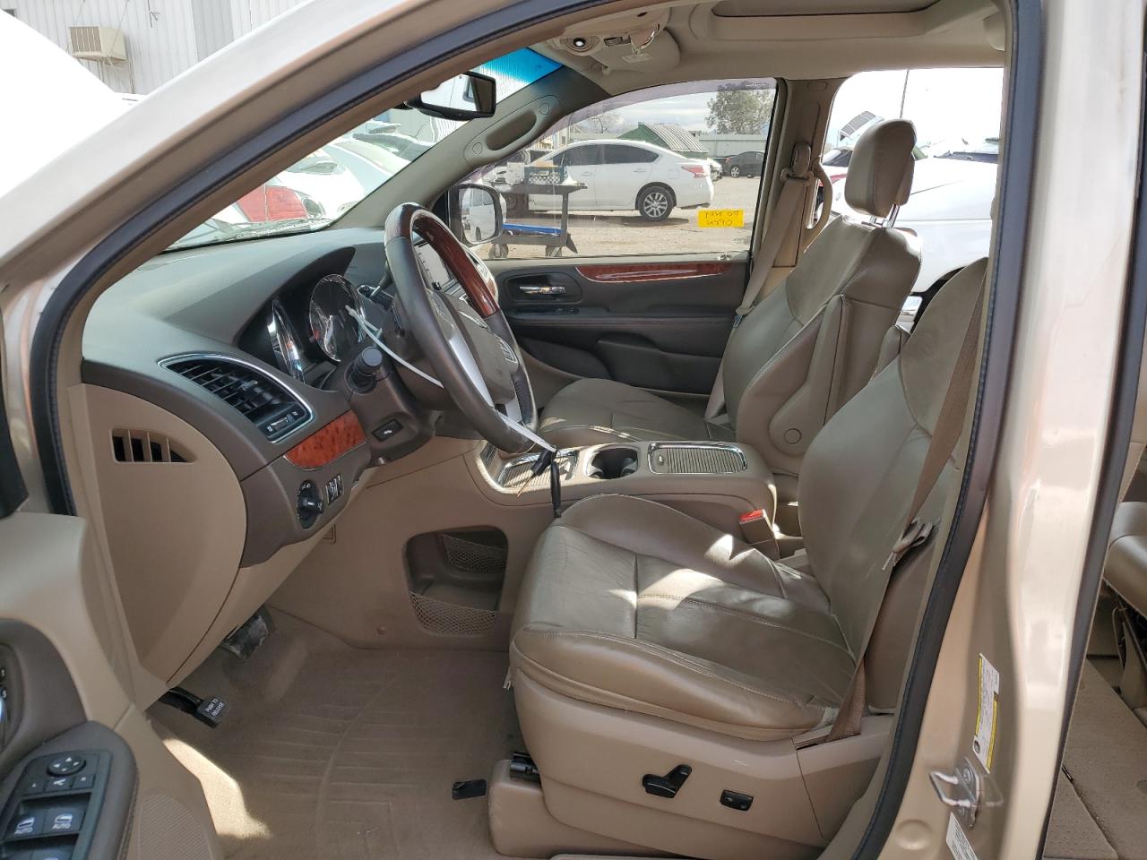 2014 Chrysler Town & Country - Image 7