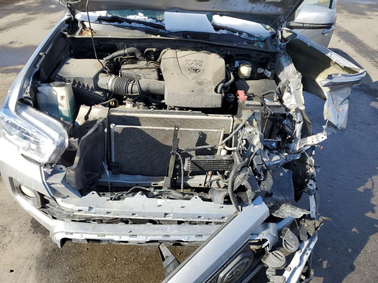 2018 Toyota Tacoma - Image 12