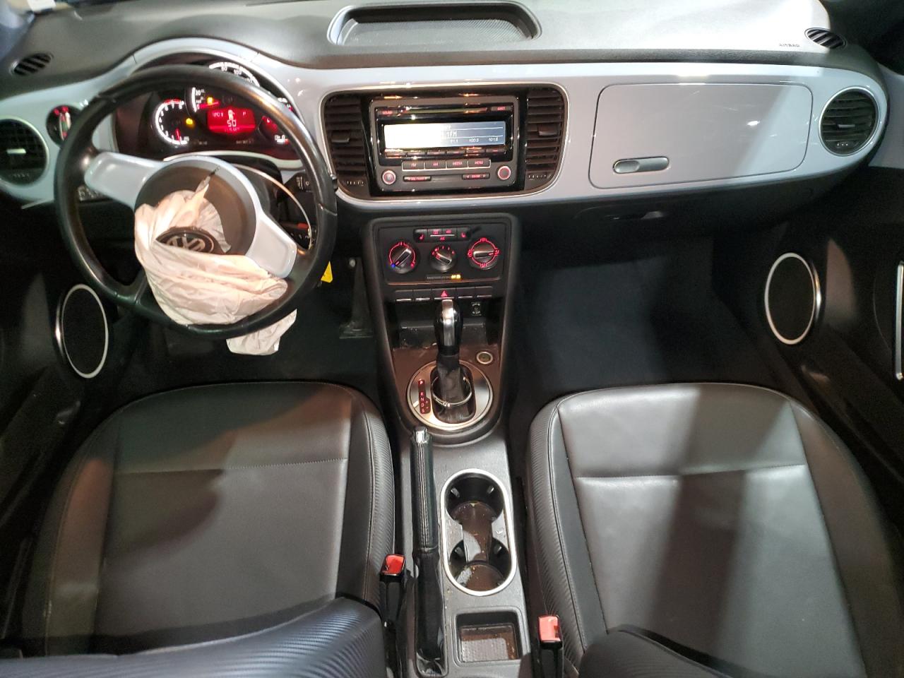 2013 Volkswagen Beetle - Image 8