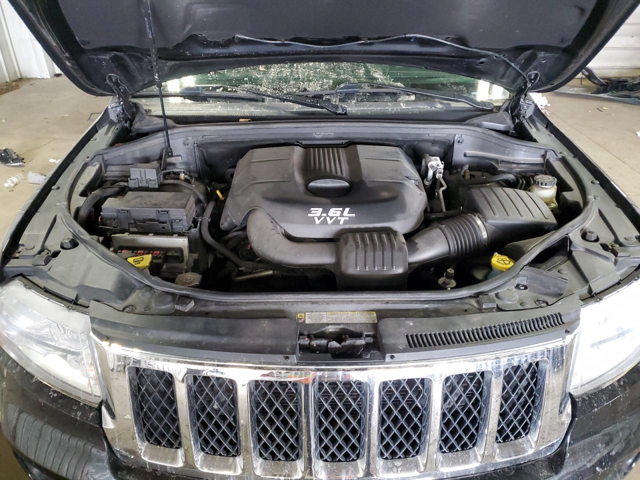 2013 Jeep Grand Cherokee - Image 14