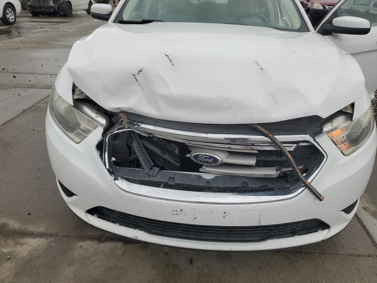 2013 Ford Taurus - Image 11