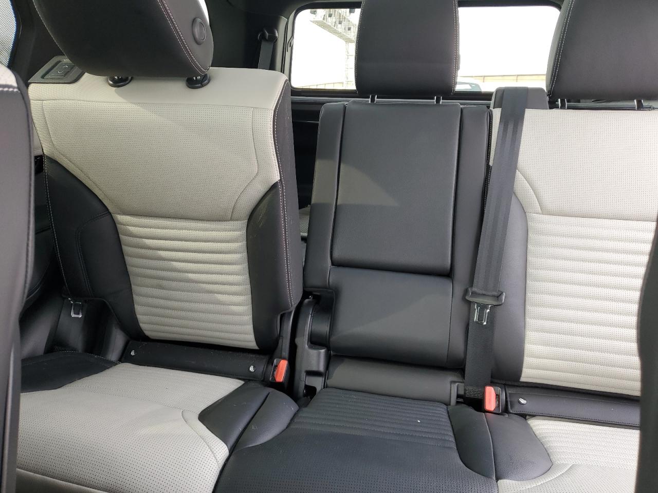 2021 Land Rover Discovery - Image 10