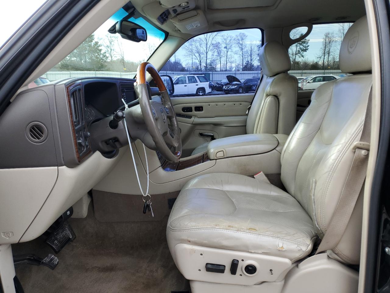 2004 Cadillac Escalade - Image 7