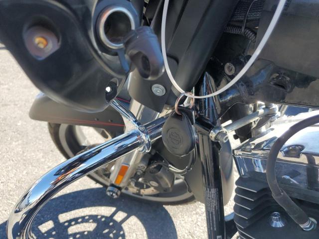  HARLEY-DAVIDSON FL 2015 Чорний