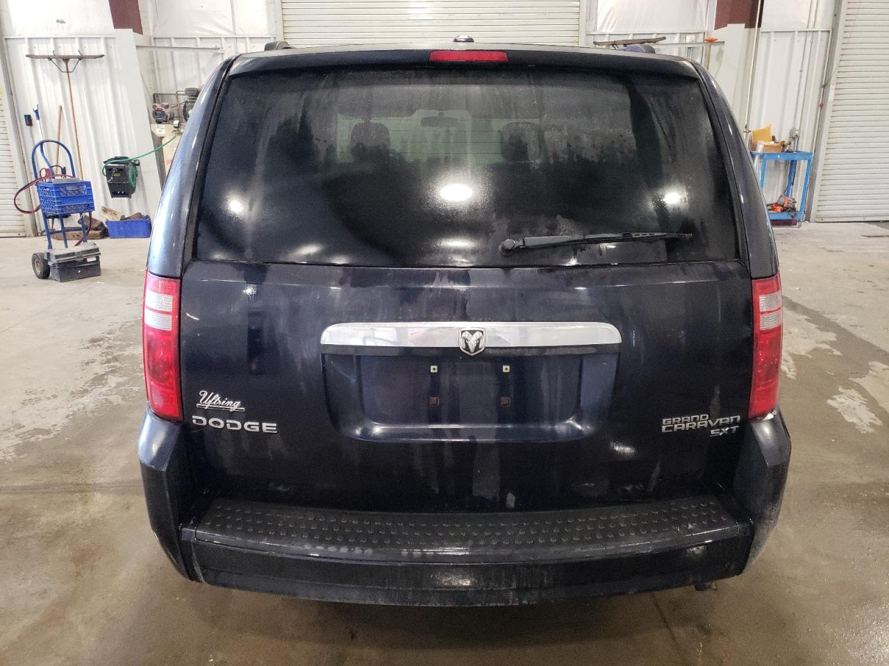 2010 Dodge Caravan - Image 6
