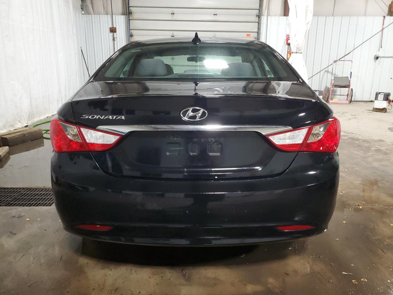 2011 Hyundai Sonata - Image 6