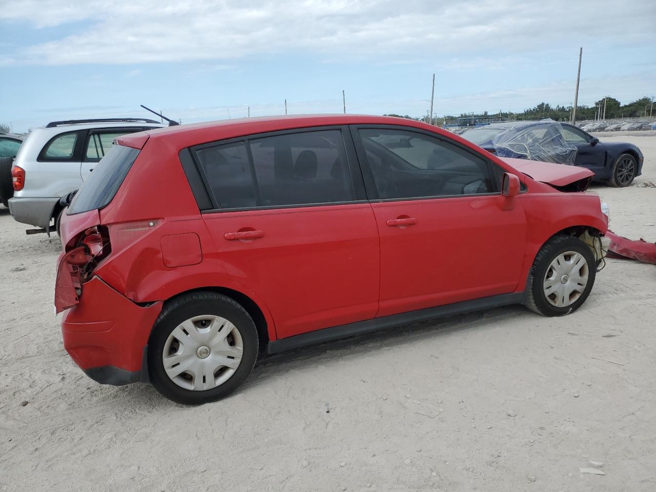 2010 Nissan Versa - Image 3
