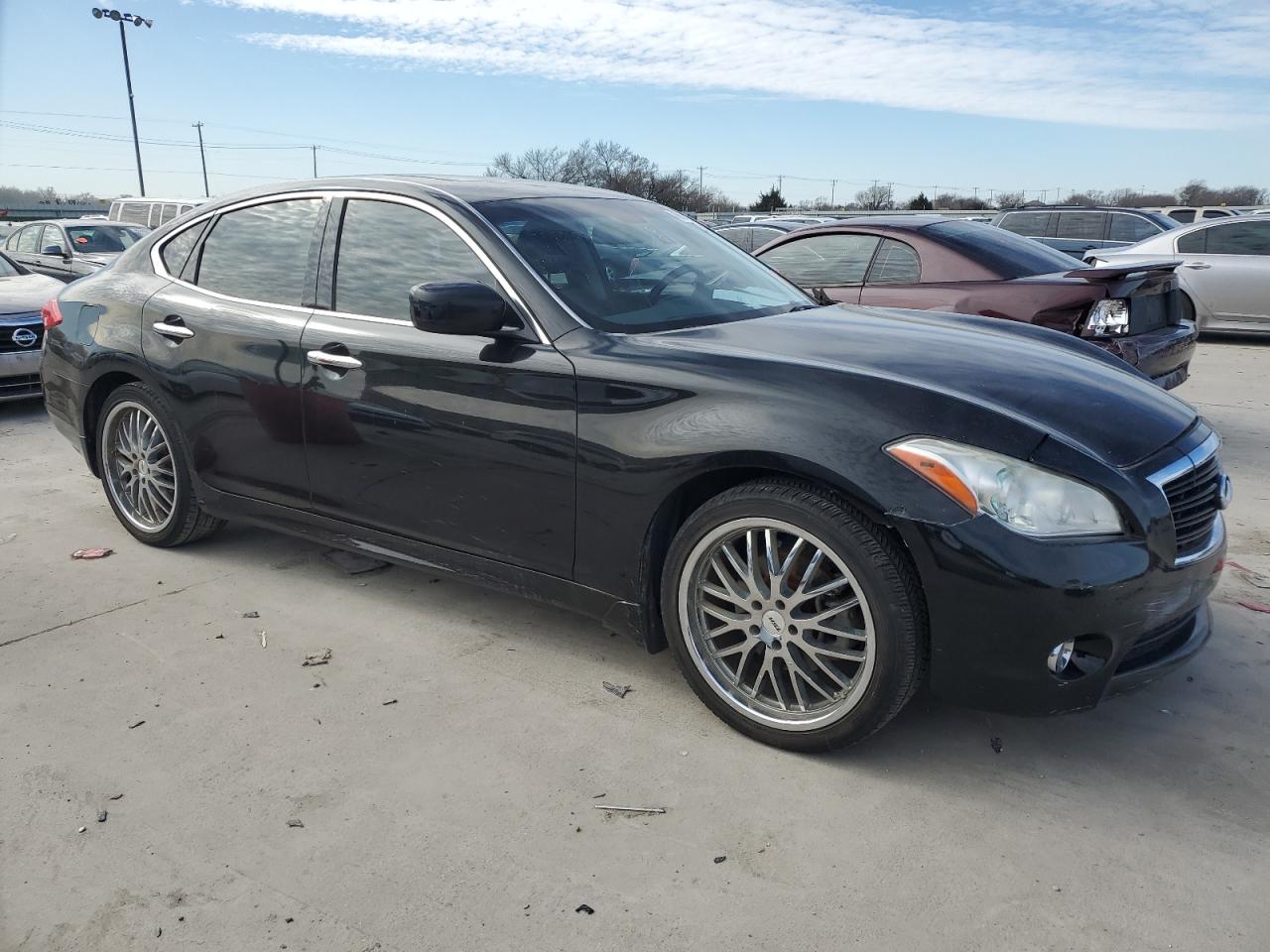2011 Infiniti M - Image 4